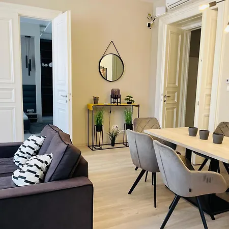 Apartment Podmaniczky 27 By Corall Budapest